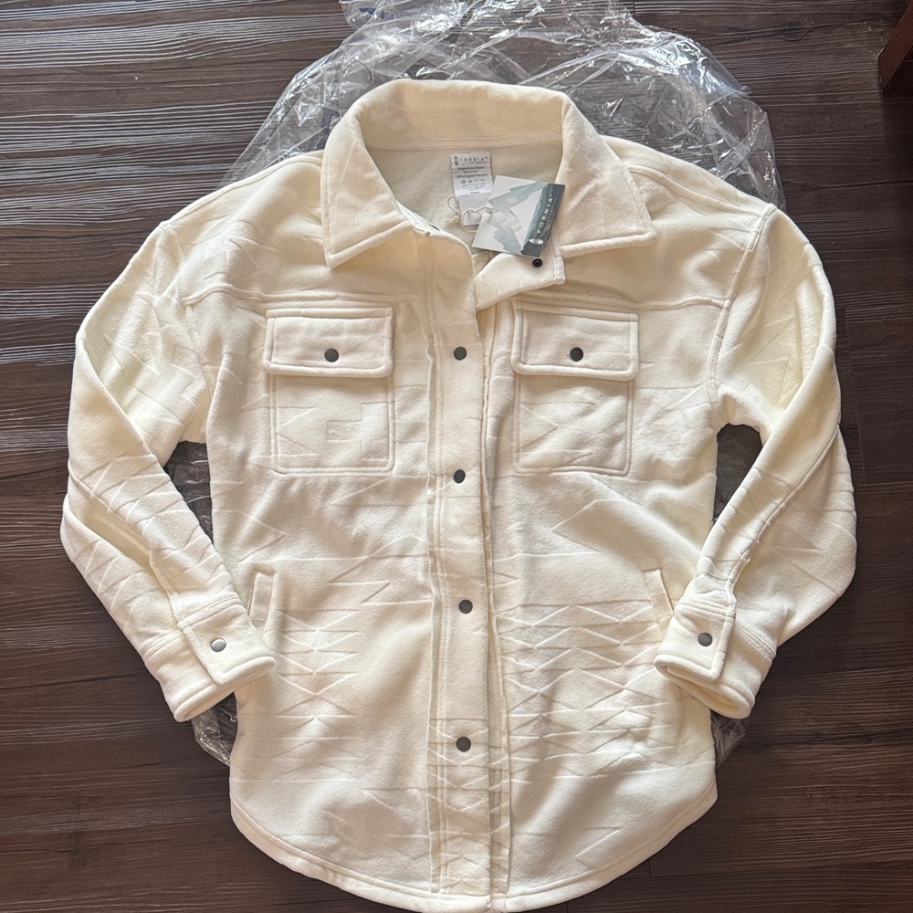 Women’s NWT Button-Up Fleece Shirt/Shacket Medium. From Dillards Price is firm